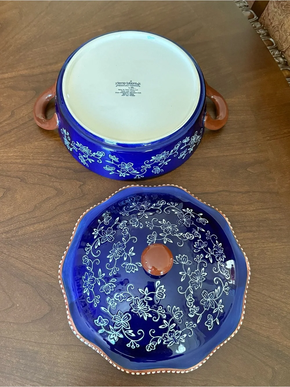 Temp-tations by Tara Floral Lace Blue 2 Quart Round Baking Dish with Lid & Rack